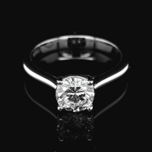 anillo-de-compromiso-con-diamante-central-1-02-ct