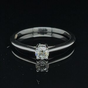 anillo-solitario-con-diamante-central-0-26-ct-545