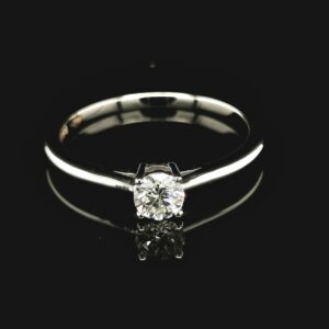 anillo-solitario-con-diamante-central-0-35-ct-402