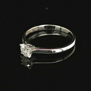 anillo-solitario-con-diamante-central-0-40-ct-2