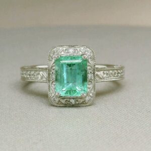 anillo-con-esmeralda-colombiana-y-diamantes