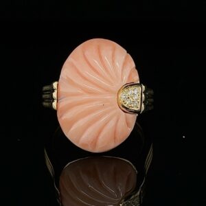 anillo-con-coral-rosa-y-diamantes-240