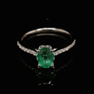 anillo-con-esmeralda-talla-oval-y-diamantes-275