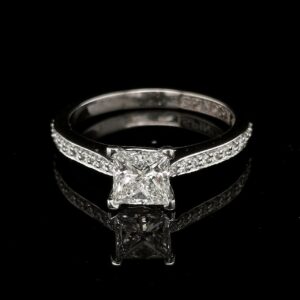 anillo-de-compromiso-con-diamante-1-01-ct-talla-princesa-155