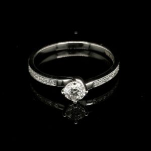 anillo-de-compromiso-con-diamante-central-0-24-ct-70