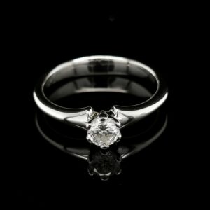 anillo-de-compromiso-con-diamante-central-0-33-ct-407