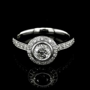 anillo-de-compromiso-con-diamante-central-0-50-ct-y-orla-de-brillantes-514