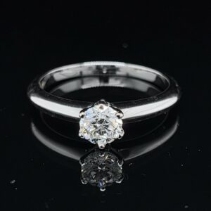 anillo-de-compromiso-con-diamante-central-0-56-ct