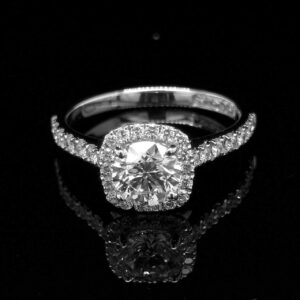 anillo-de-compromiso-con-diamante-central-1-03-ct-y-orla-de-brillantes-310