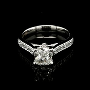 anillo-de-compromiso-con-diamante-central-cushion-1-02-ct-76