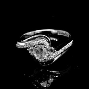 anillo-de-compromiso-con-diamante-central-oval-0-15-ct-419