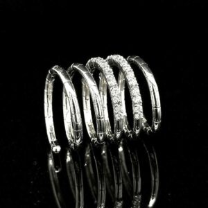 anillo-flexible-en-oro-blanco-con-diamantes-361