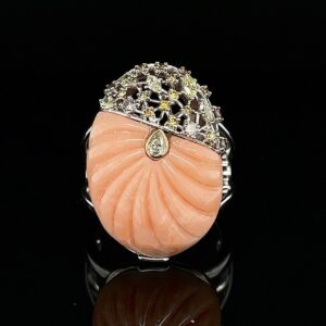 anillo-oro-blanco-con-coral-rosa-y-diamantes-95