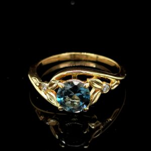 anillo-solitario-con-topacio-central-y-diamantes-331