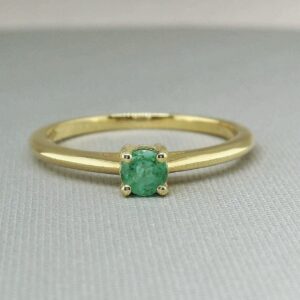 anillo-con-esmeralda-talla-redonda-1